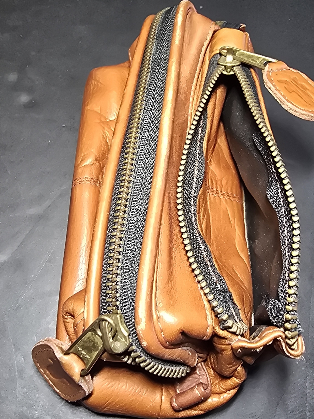 Frye Clutch Mens Small Brown Leather Zip Travel Toiletry Dopp Kit Bag Pouch - Picture 6 of 15